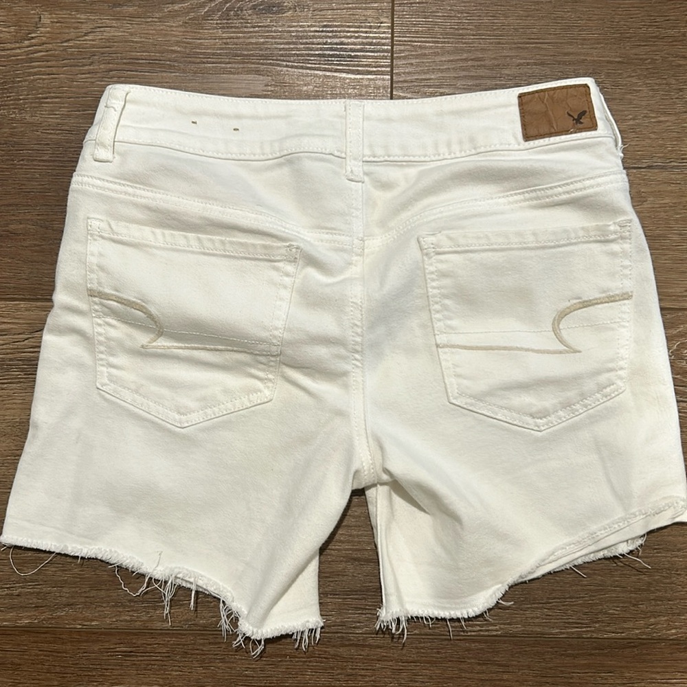 Women’s American Eagle white shorts